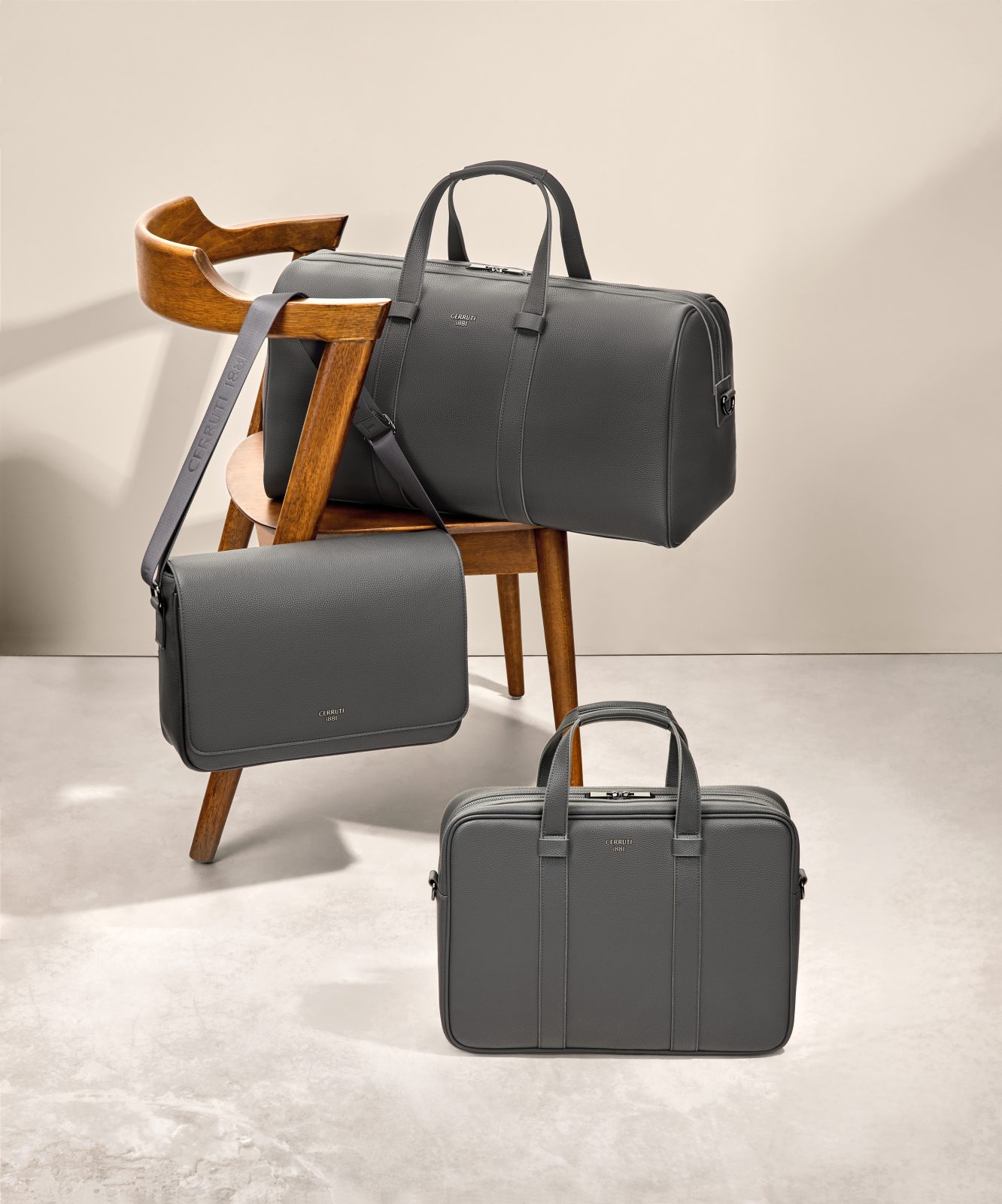 Weekend bag, briefcase and washbag in grey leather — Cerruti 1881